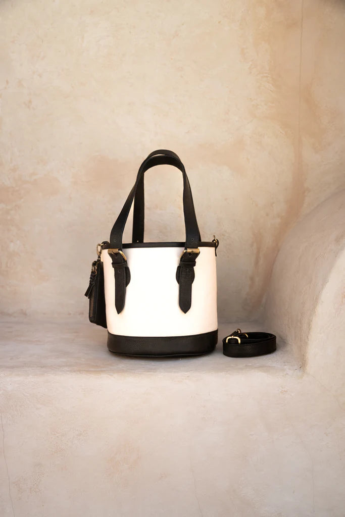 Petra Bucket Bag By Hobo & Hatch - Textured Noir